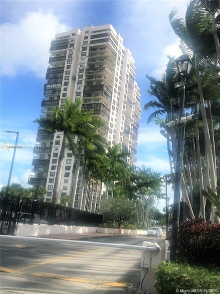 Primary Photo - 2333 Brickell Ave