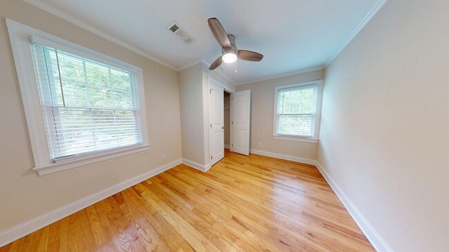 Building Photo - Totally Updated Home on Oak Bowery