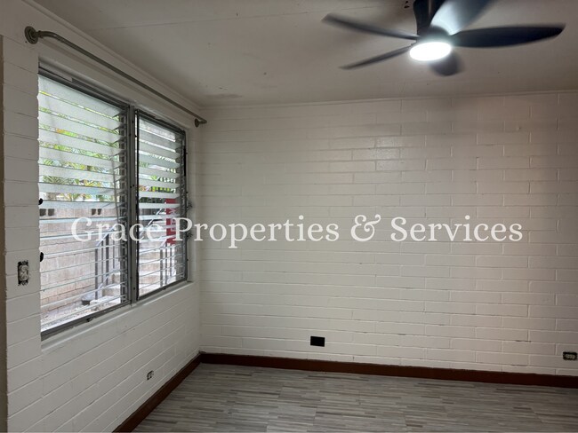 Building Photo - 0022ANG