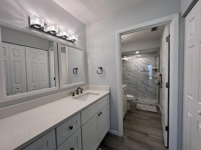 Building Photo - 5262 Wedgewood Ln