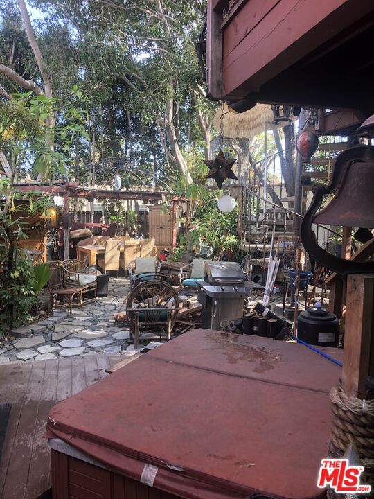 Building Photo - 1362 Masselin Ave