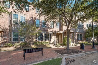 Building Photo - Charming Townhome in Addison