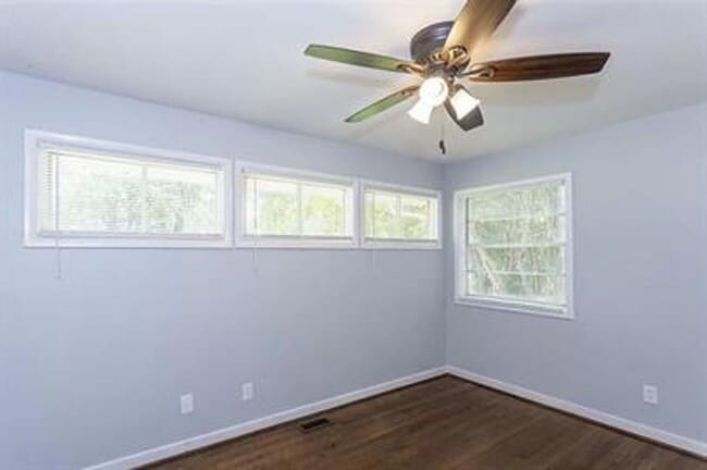 Building Photo - Modern 3BR/2BA Near UAB & Downtown