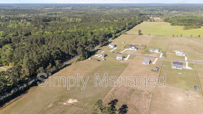 Building Photo - 124 Rocking Horse Ln