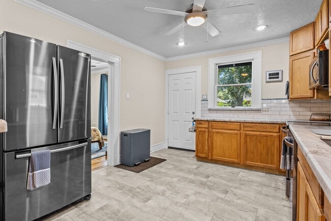 Building Photo - 1526 Lawson St