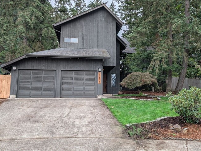Primary Photo - Fantastic 4 Bedroom, 2 Bath Home In The Th...