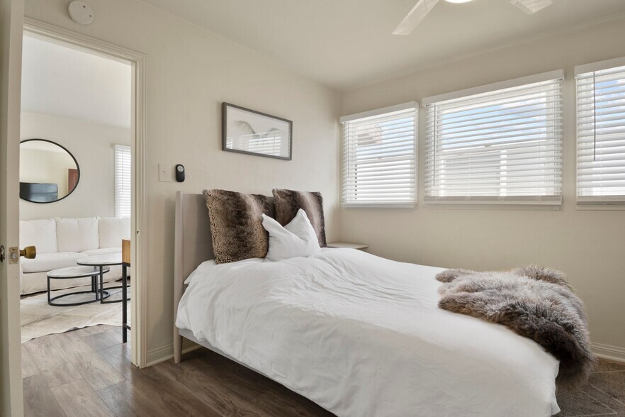 Building Photo - 215 29th St