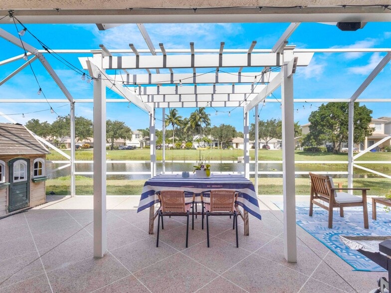 Building Photo - 6821 Hendry Dr