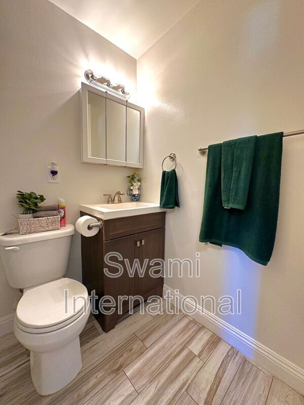 Building Photo - 25532 1/4 Oak St.