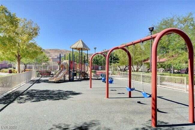 Building Photo - 9291 Hollander Ave