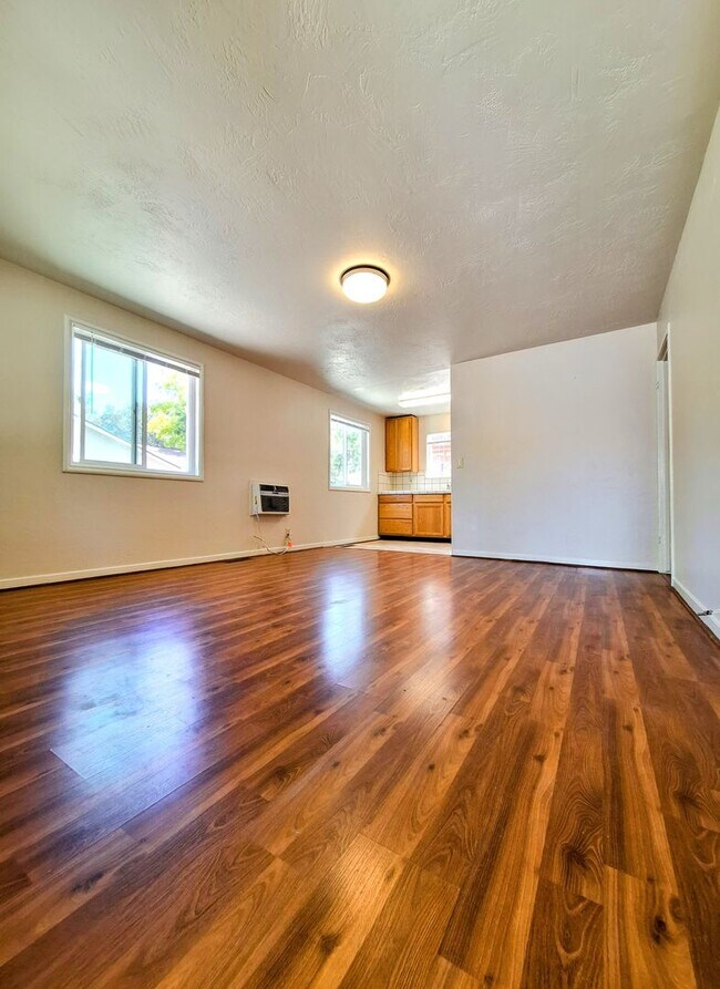 Building Photo - Country Style 3bd Home With Detached Garage