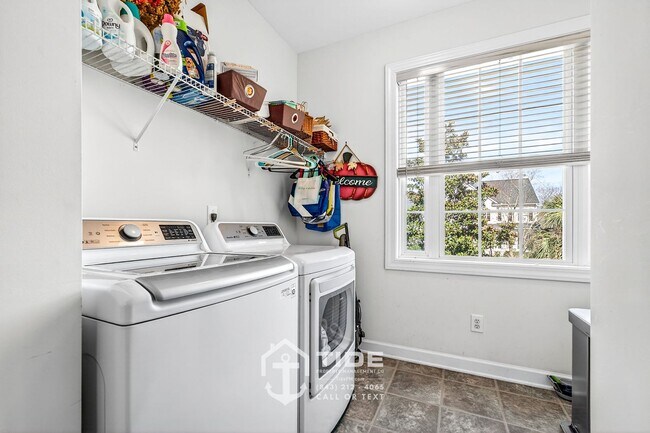 Building Photo - Spacious Retreat in Mt. Pleasant