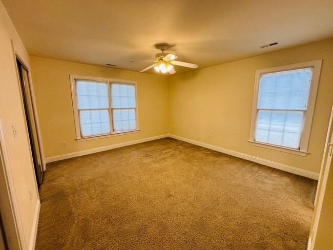 Building Photo - 204 Heights Ln