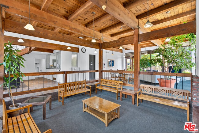 Building Photo - 394 Miraleste Dr