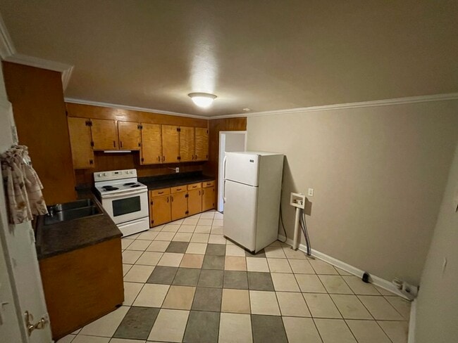 Building Photo - 2315 Finchley Dr