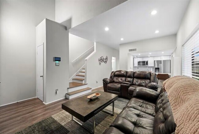 Building Photo - 1920 Augusta Dr