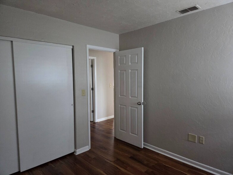 Building Photo - 449 Las Palmas Cir