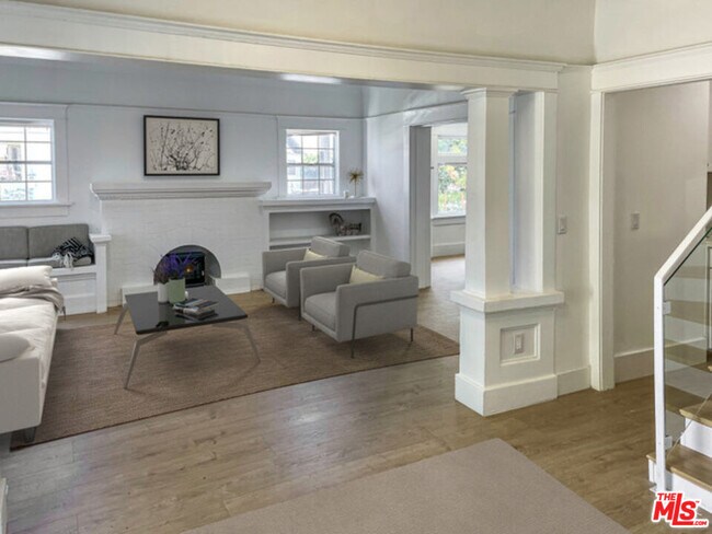 Building Photo - 1157 Irolo St