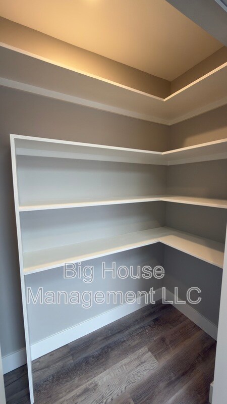 Building Photo - 247 Farragut St NW