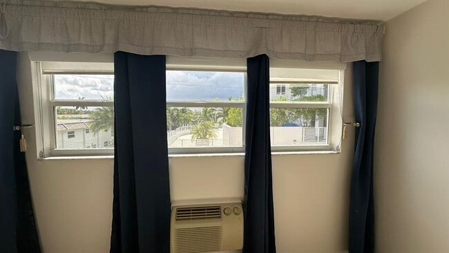 Building Photo - 625 Antioch Ave