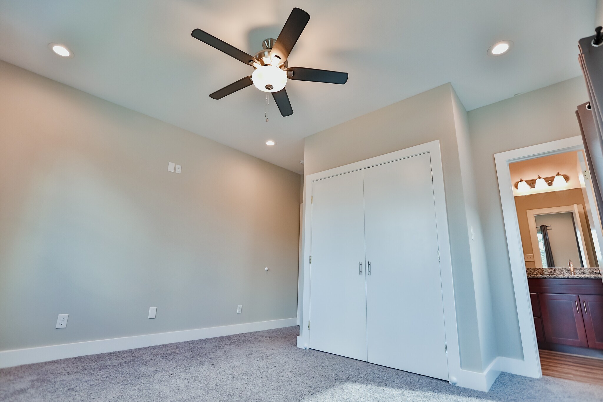 Building Photo - 3245 Dixie Dr