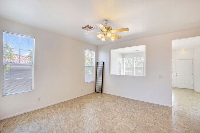 Building Photo - Beautiful 4-Bedroom Home in Gated Summerli...