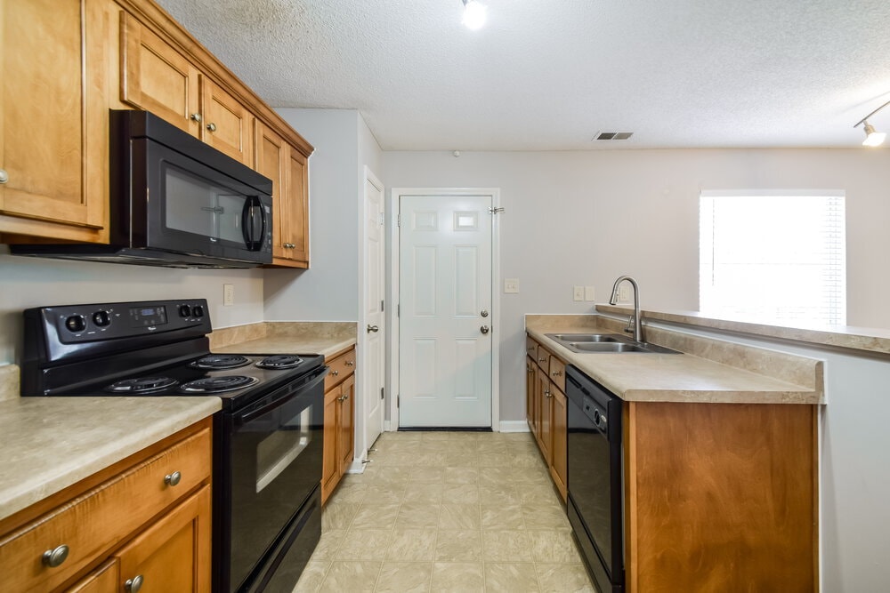 Building Photo - 7027 Maple Grove Rd