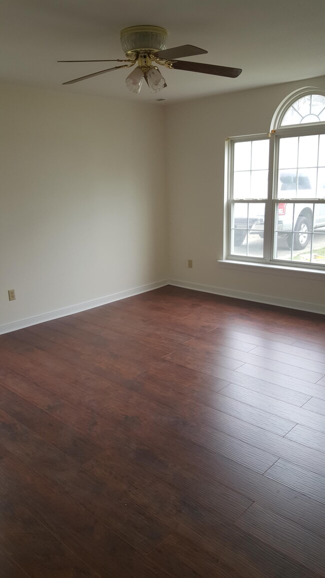 Building Photo - 6320 Walnut Forest Ct