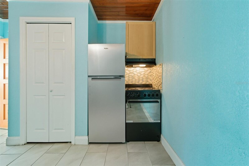 Building Photo - 7101 N Howard Ave