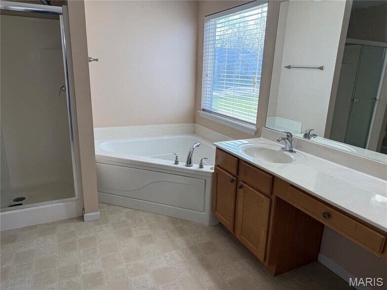 Building Photo - 733 Pecan Hill Dr