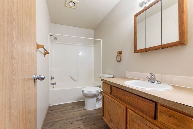 Building Photo - 4bed/2.5 Bath home - Available in SE Portland,