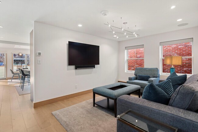 Building Photo - 447 E Cooper Ave