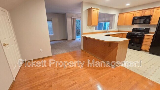 Building Photo - 1010 NW Poppy Ct