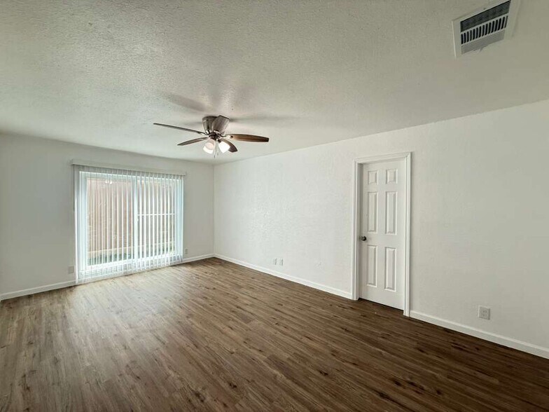 Building Photo - 11207 Spring Mint