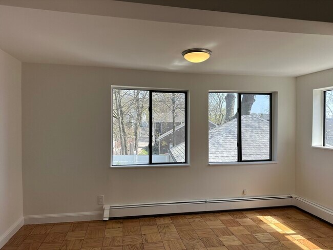 Building Photo - 48 Buckley St