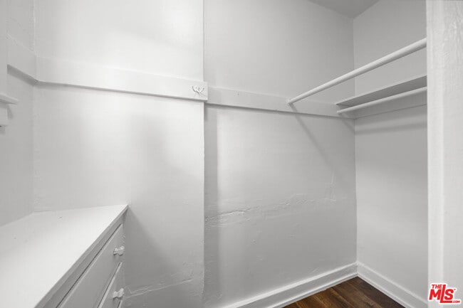 Building Photo - 369 S Virgil Ave