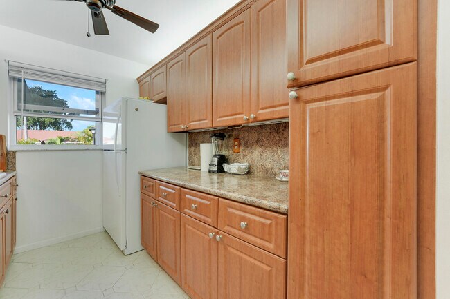 Building Photo - 4515 NW 3rd Ct