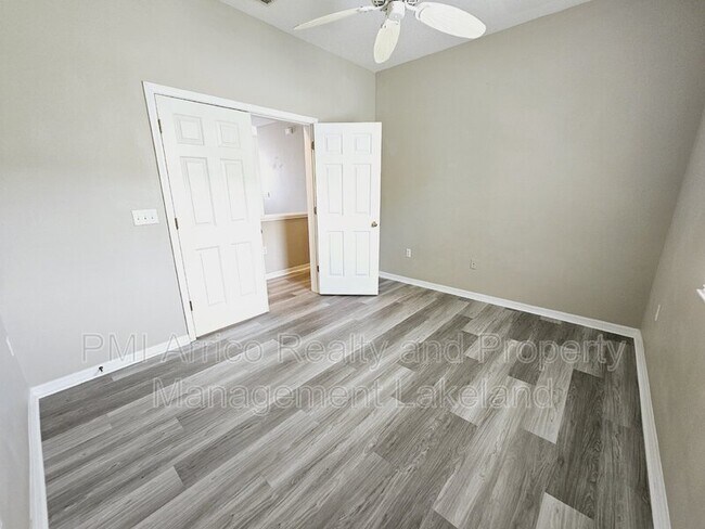 Building Photo - 1065 Viewpoint Way