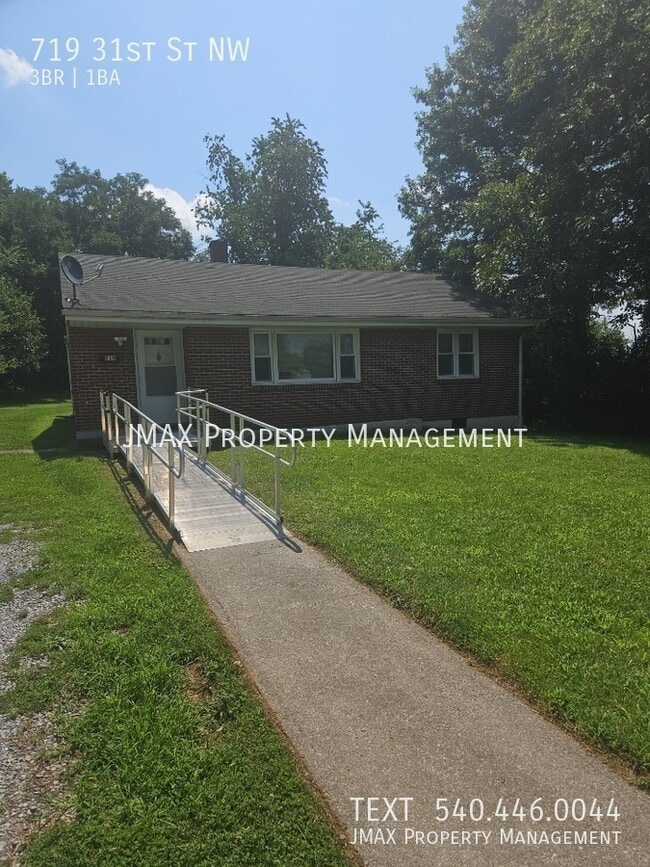 Primary Photo - 719 31st St NW