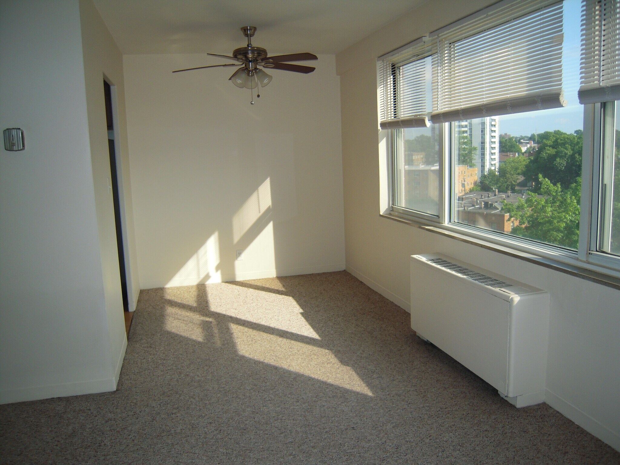 Building Photo - 11820 Edgewater Dr
