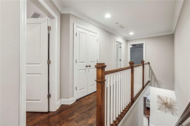 Building Photo - 2585 Drew Valley Rd NE