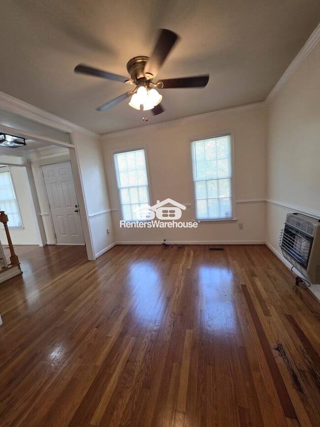 Building Photo - Lovely 3 bedroom, 2 1/2 Bath home in popul...