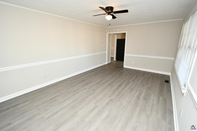 Building Photo - 467 SR 96