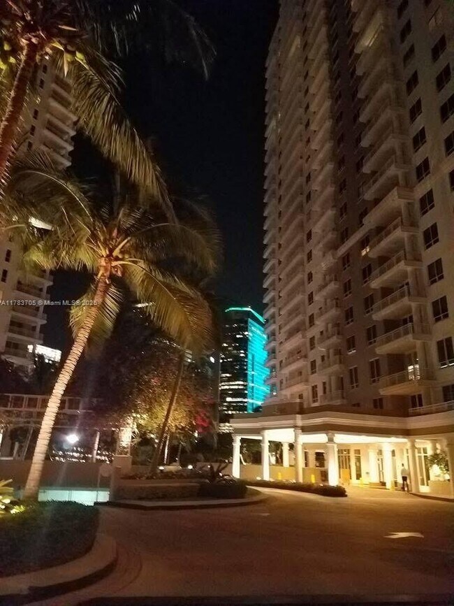 Building Photo - 801 Brickell Key Blvd