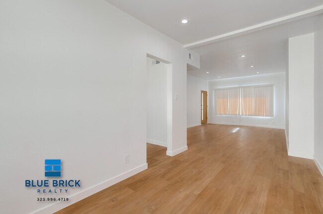 Building Photo - 5320 Corteen-18