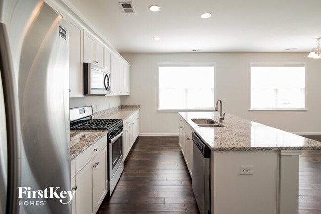 Building Photo - 105 Yorkshire Dr