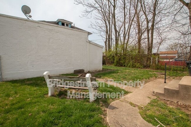 Building Photo - 1104 Huffman Ave