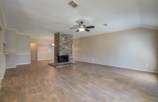 Building Photo - 9430 Halkirk St