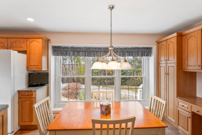 Building Photo - 23 Westview Dr