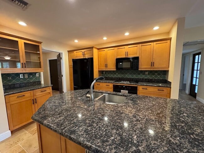 Building Photo - Modern Living Meets Outdoor Luxury in North Phoenix